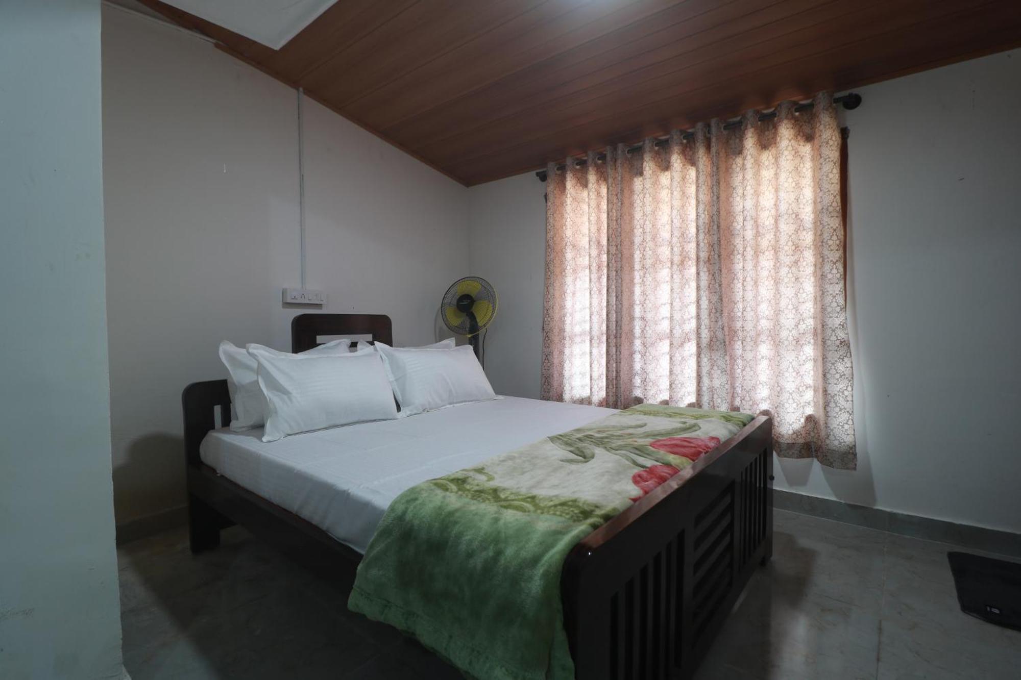 Flintstone Home Kushālnagar Exterior foto