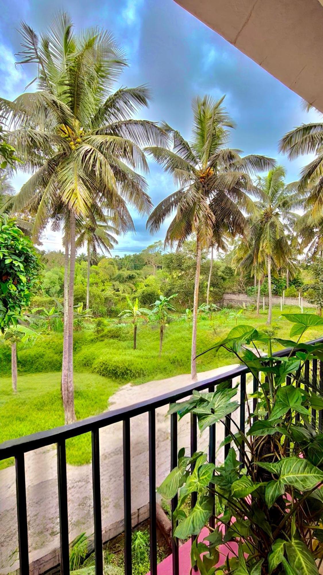 Flintstone Home Kushālnagar Exterior foto