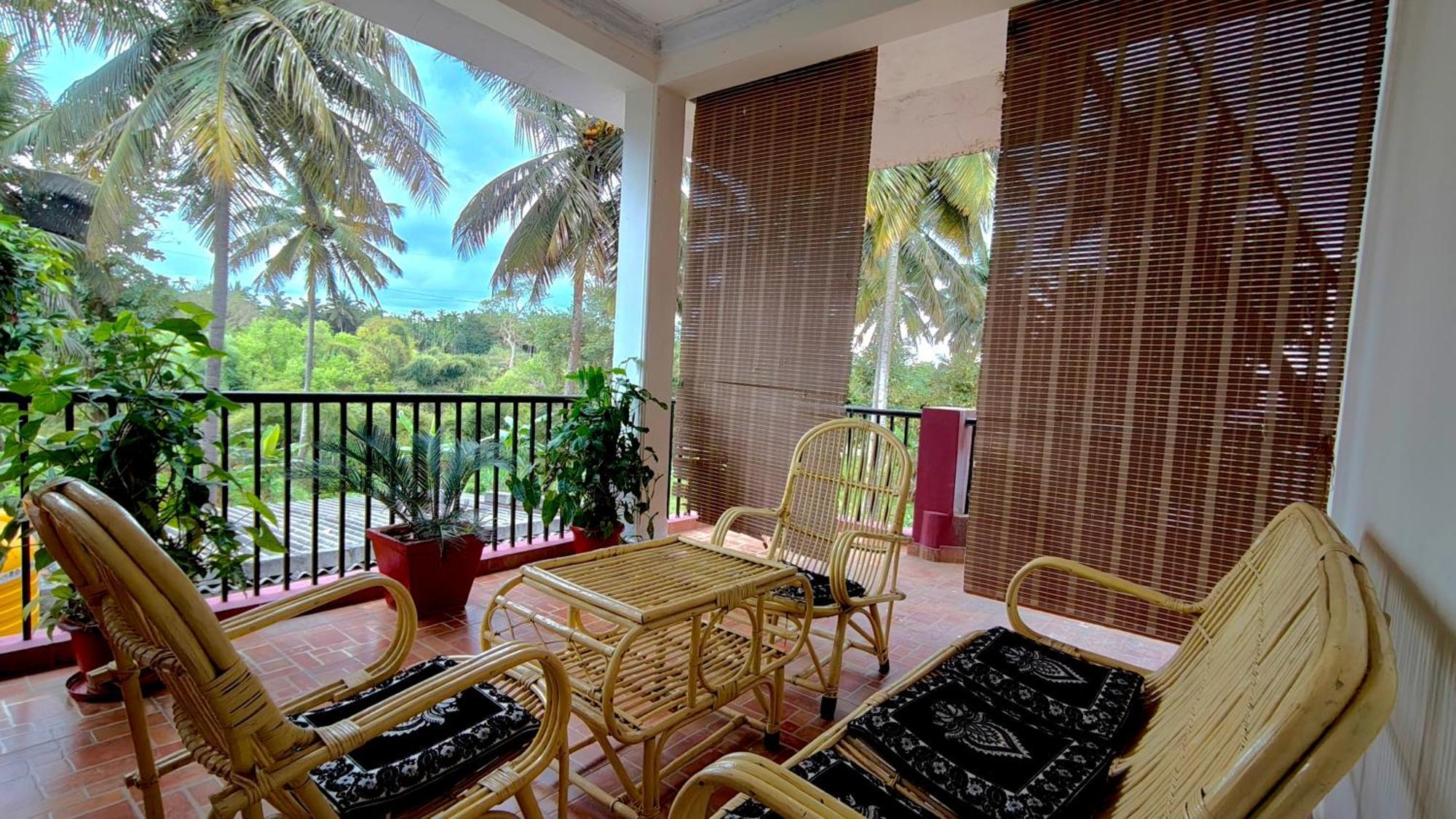 Flintstone Home Kushālnagar Exterior foto